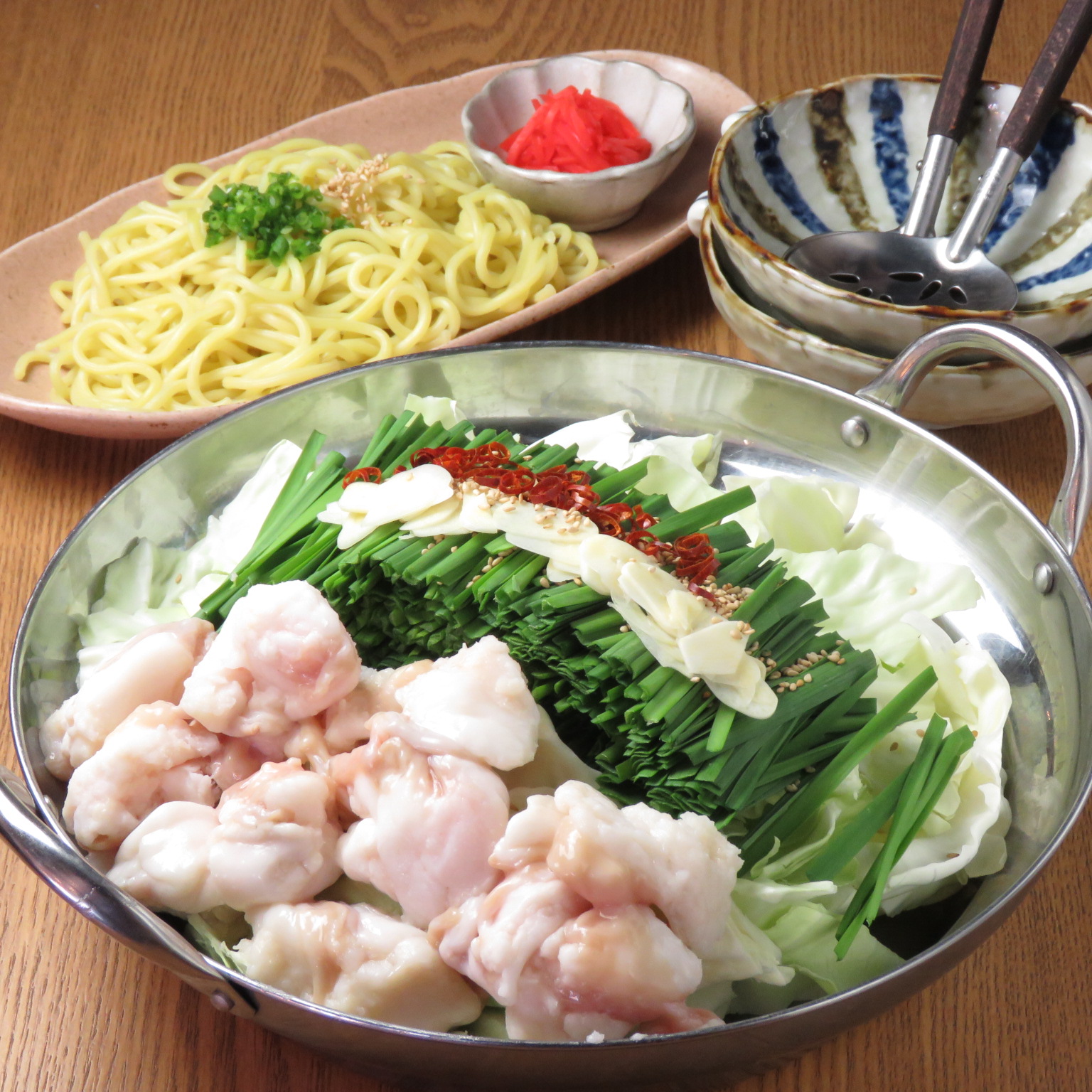 一度食べたら忘れられない味です。女性に人気のもつ鍋。野菜ともつのコラボレーションを是非！
